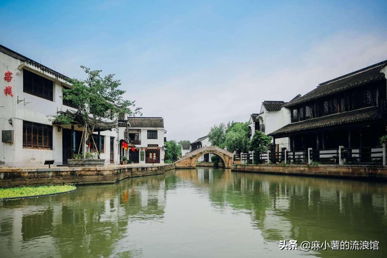 我们一家去了动物园用英语怎么说？